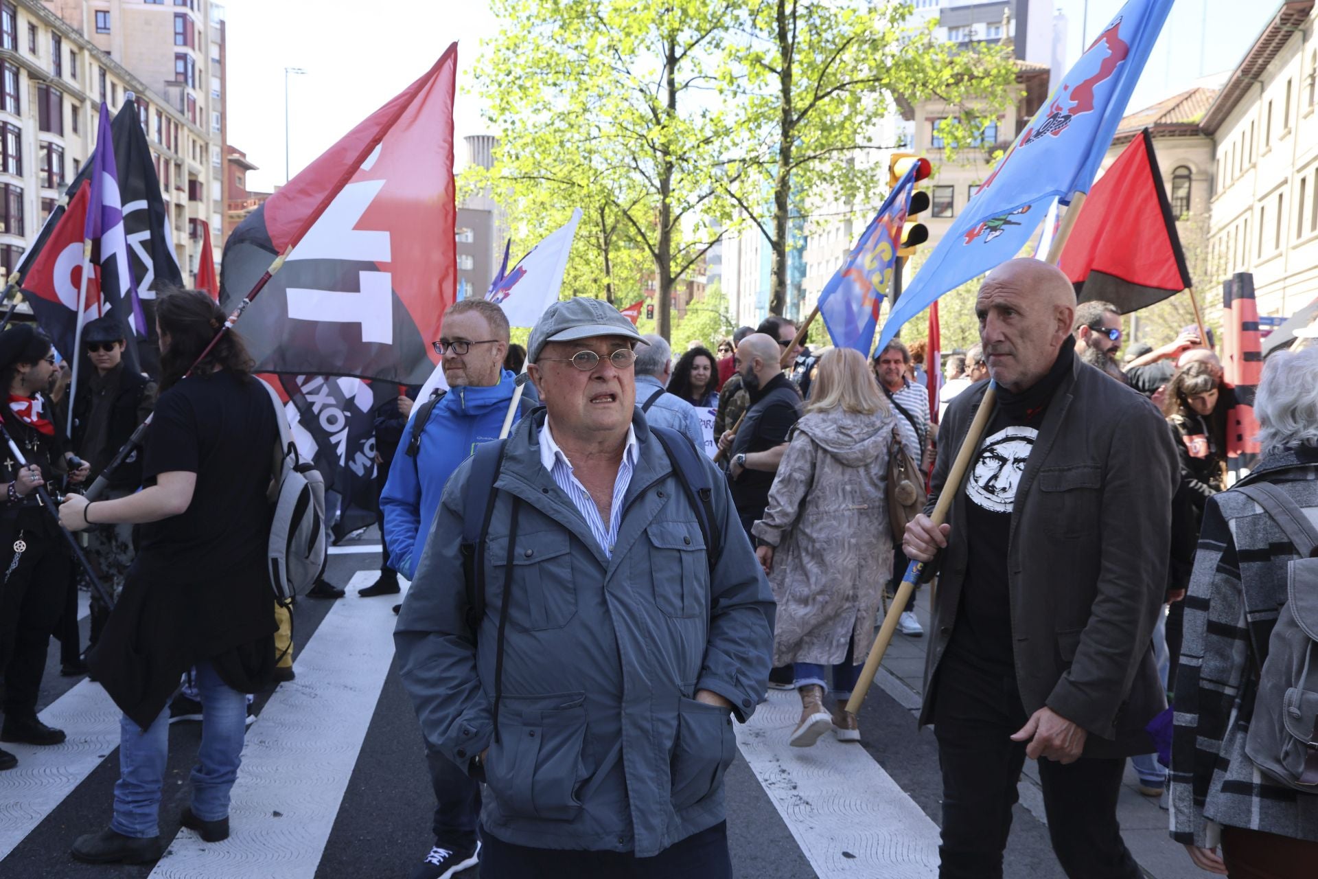 La manifestación de los sindicatos minoritarios el Día del Trabajo en Gijón, en imágenes
