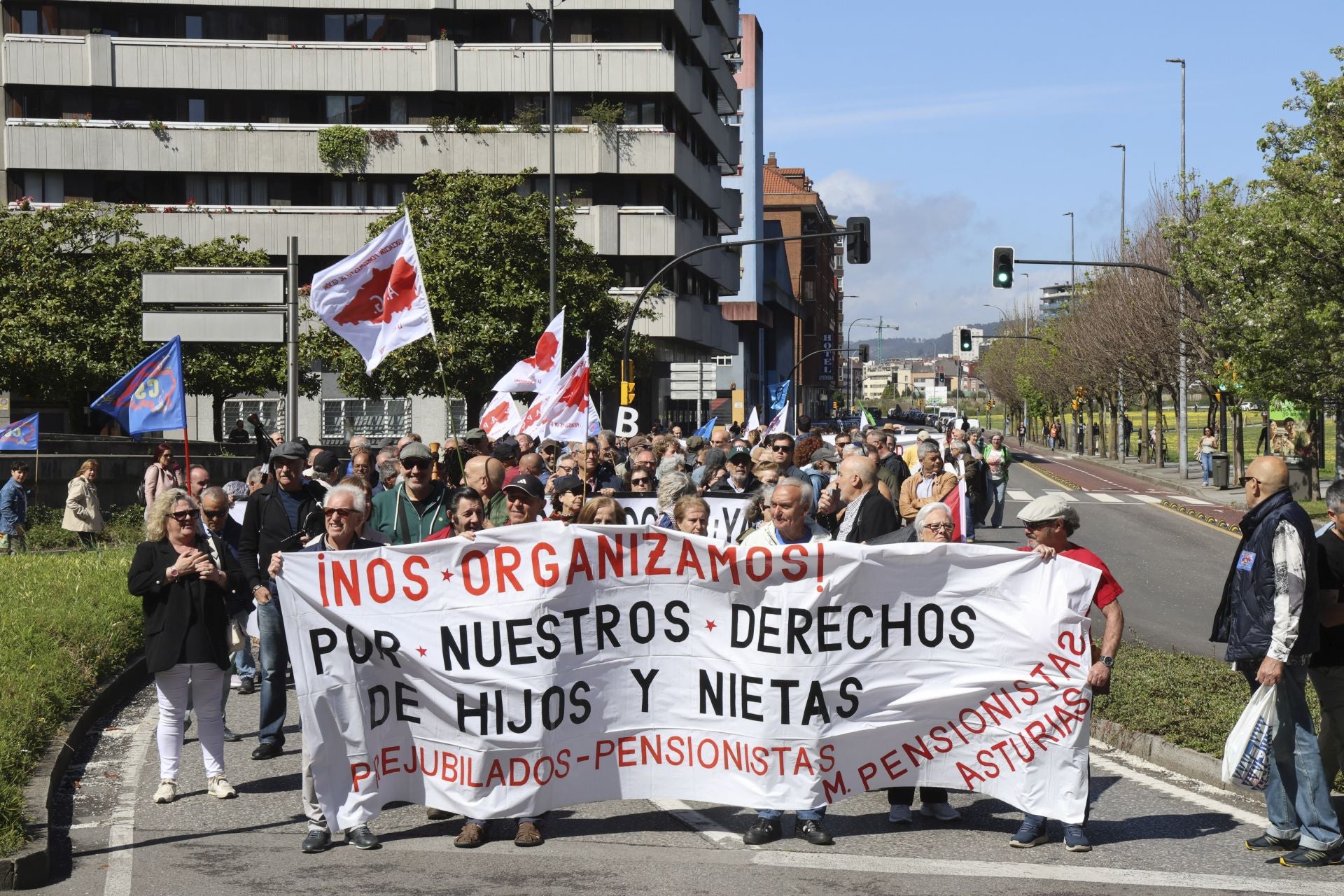 La manifestación de los sindicatos minoritarios el Día del Trabajo en Gijón, en imágenes