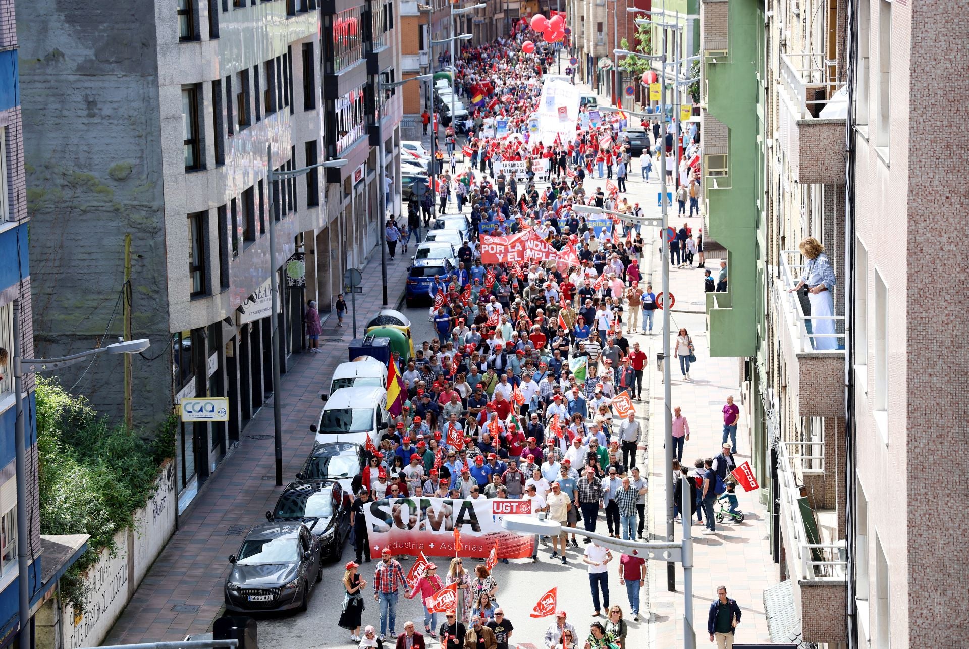 Mieres acoge una multitudinaria manifestación por el Primero de Mayo