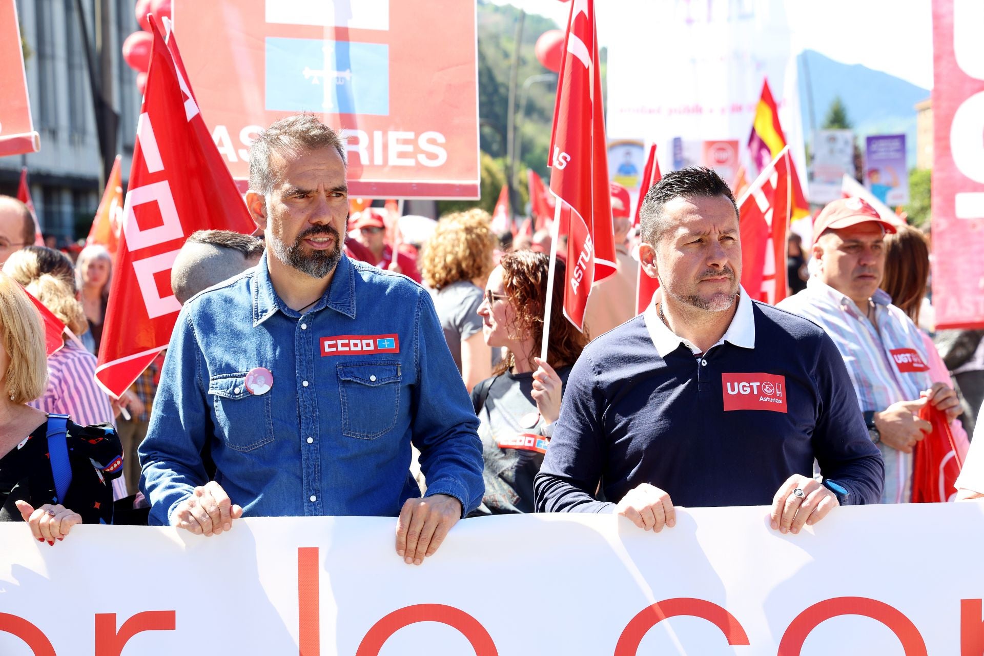 Mieres acoge una multitudinaria manifestación por el Primero de Mayo