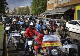 La ruta de las vespas invade Gijón