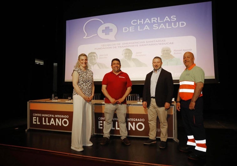 Mónica Yugueros, Juan Luis González, Javier Fernández y Manuel Agustín Robles, en el Centro Municipal de El Llano en Gijón.