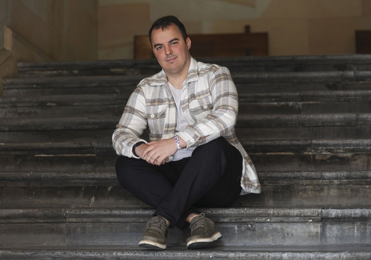 Jesús Vera, presidente del Consejo de Estudiantes de la Universidad de Oviedo: «Acusar a la universidad de estar lejos de la realidad del mercado es un menosprecio»