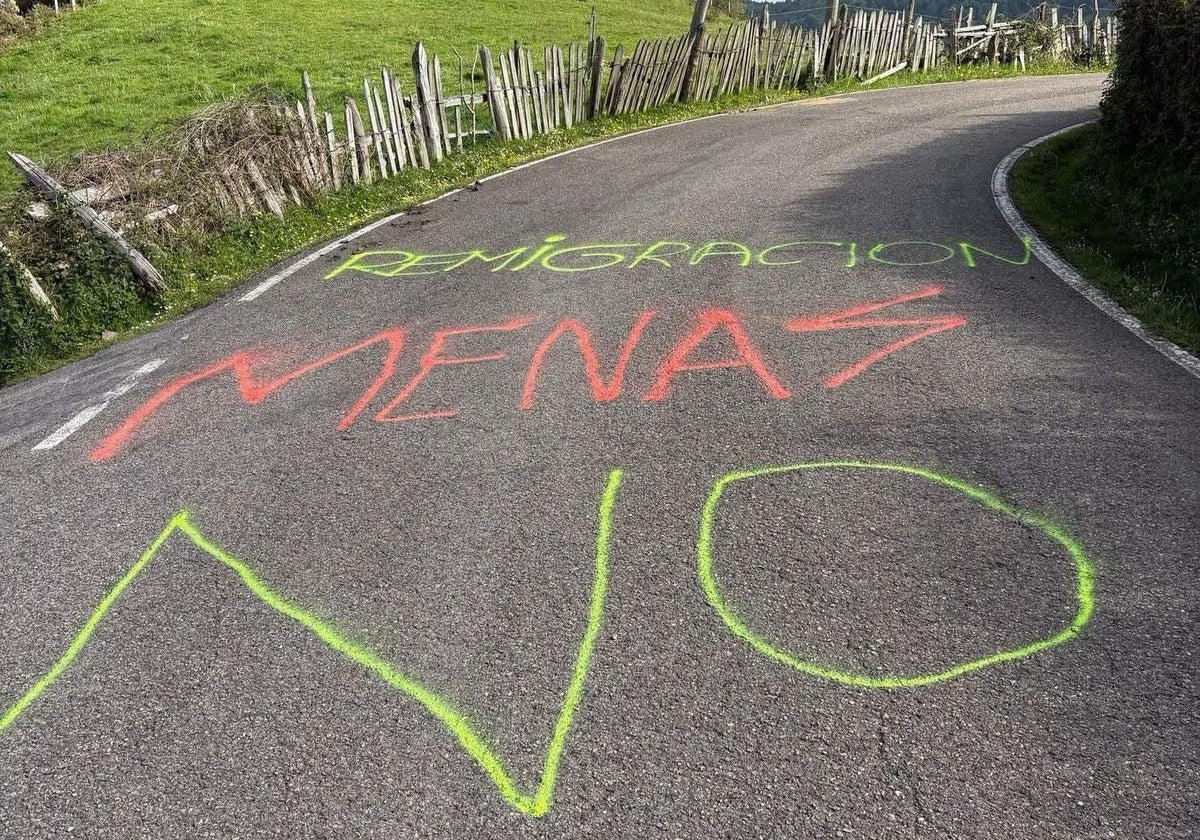Pintadas racistas en Laviana