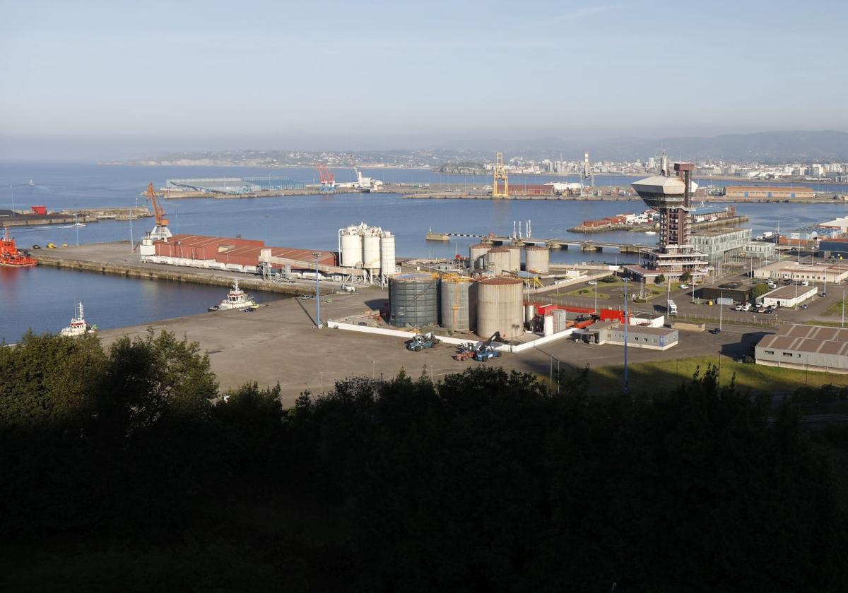 Roqueñí crea un departamento para liderar las relaciones y acciones entre el Puerto de Gijón y la ciudad