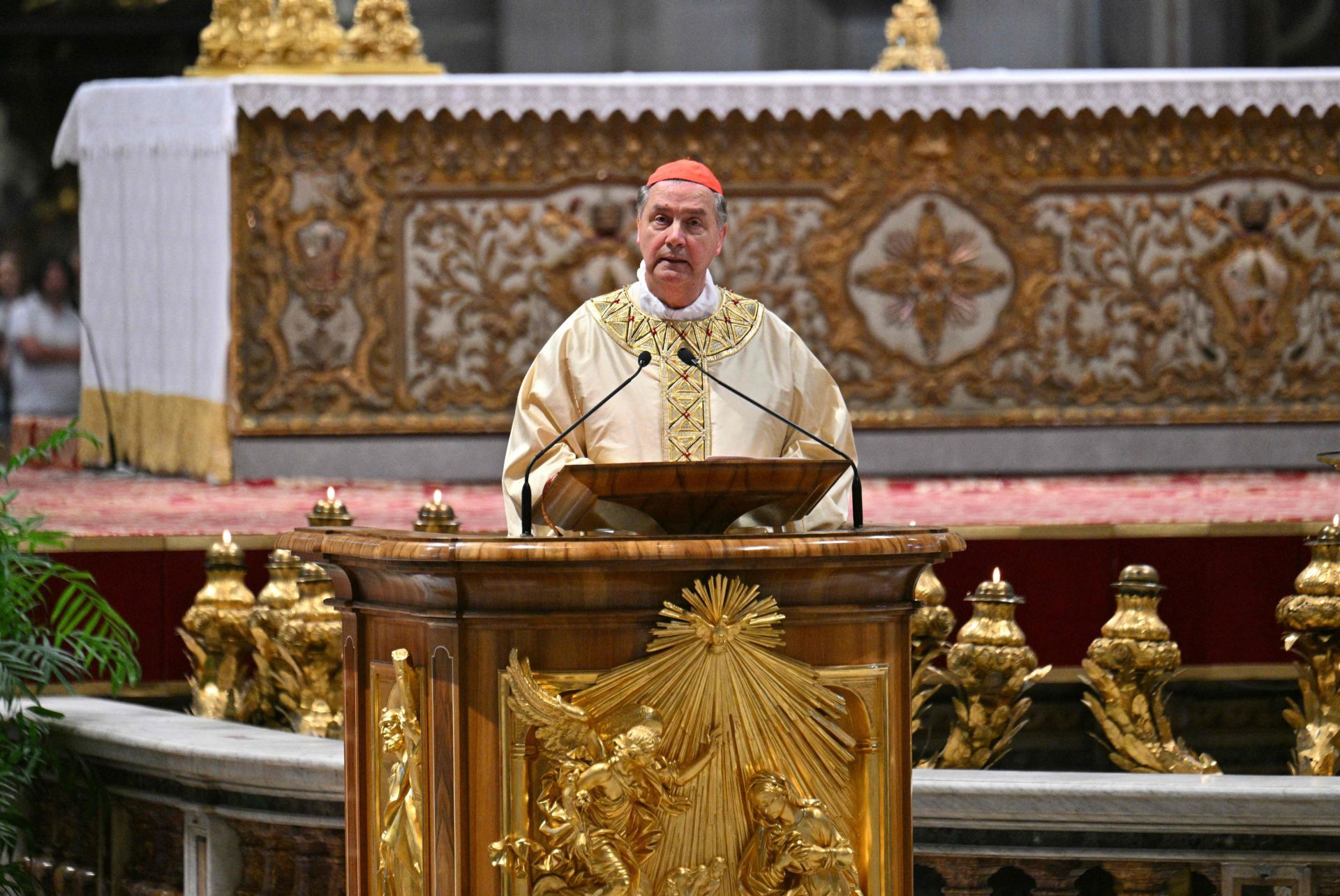 Fotos: El cardenal luanquín Ángel Fernández Artime oficia la misa novencial en el Vaticano