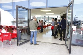 La cafetería del Centro Niemeyer de Avilés.