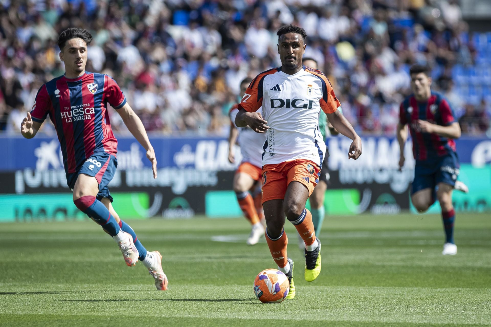 Fotos: Las jugadas del Huesca - Real Oviedo