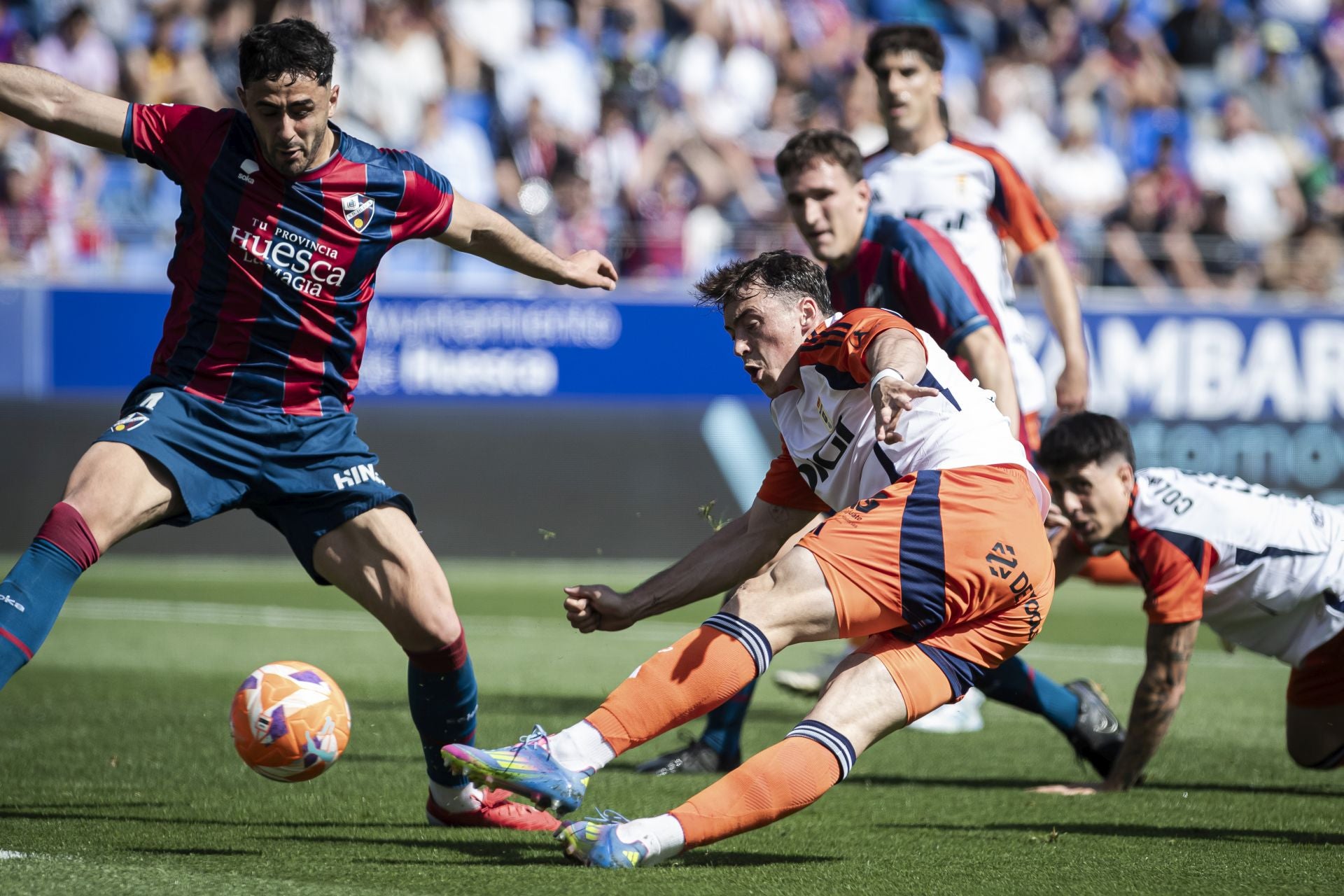 Fotos: Las jugadas del Huesca - Real Oviedo