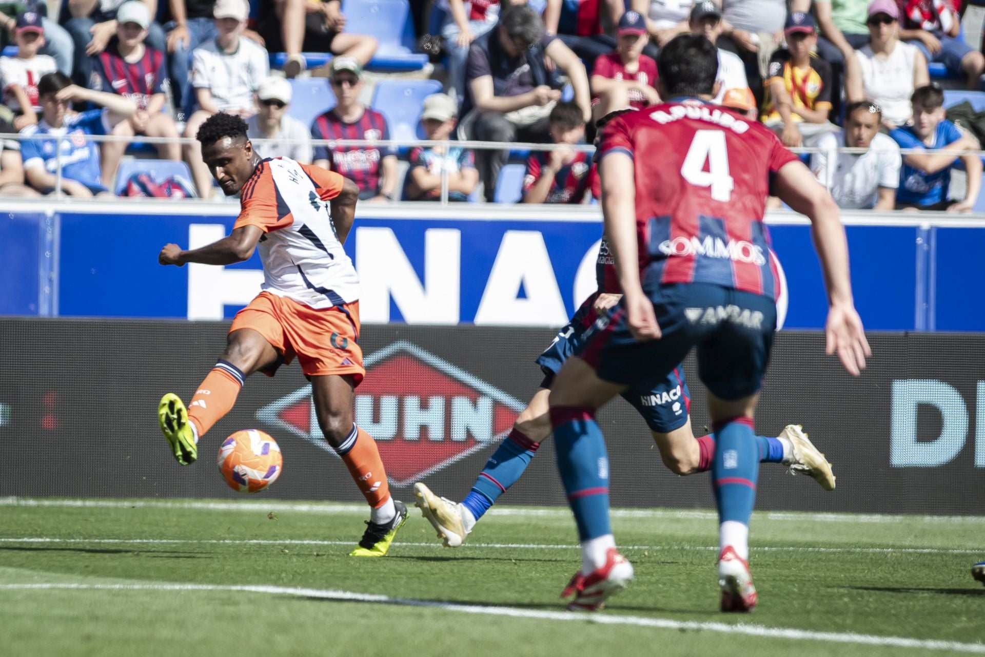 Fotos: Las jugadas del Huesca - Real Oviedo