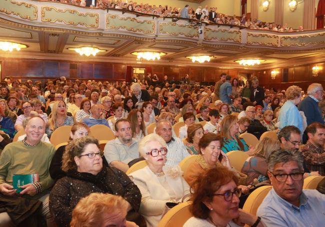 El público en el Teatro Jovellanos.