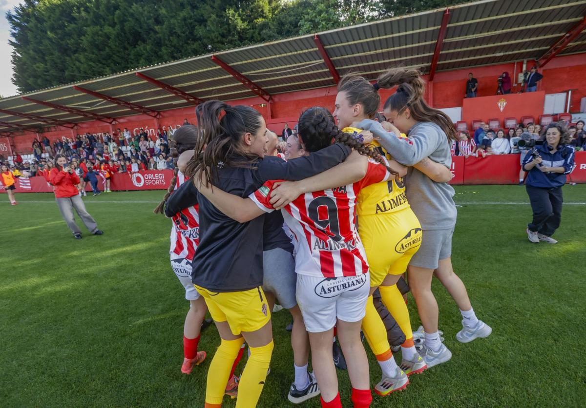 Las jugadoras del Sporting celebran uno de los goles ante Osasuna