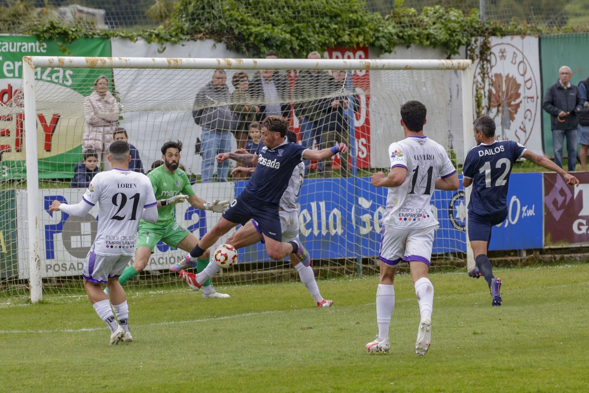 El Marino de Luanco celebra su permanencia en Segunda RFEF