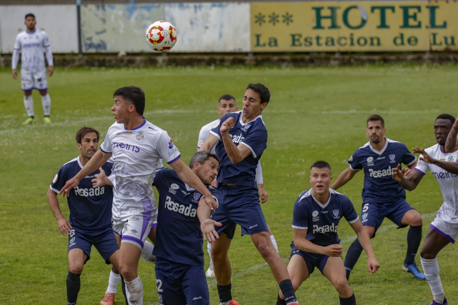 El Marino de Luanco celebra su permanencia en Segunda RFEF