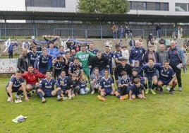 El Marino de Luanco celebra su permanencia en Segunda RFEF