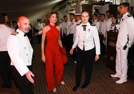 La Reina Letizia y la Princesa Leonor, en la recepción celebrada en Panamá a bordo de Elcano.