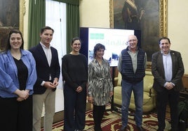 El salón de recepciones del Ayuntamiento acogió este lunes la presentación de Geolodía.