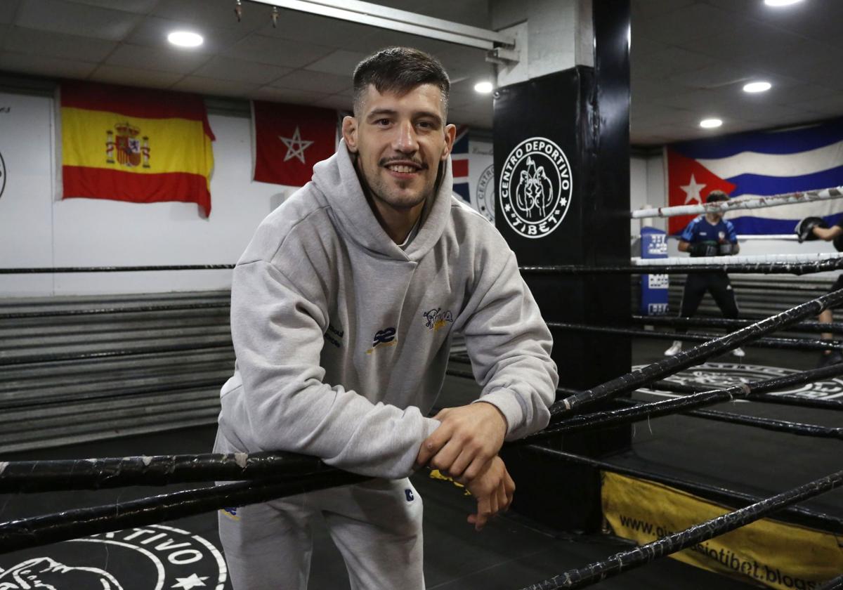 Una lesión aparta al luchador asturiano Joel Álvarez de su próximo combate de UFC