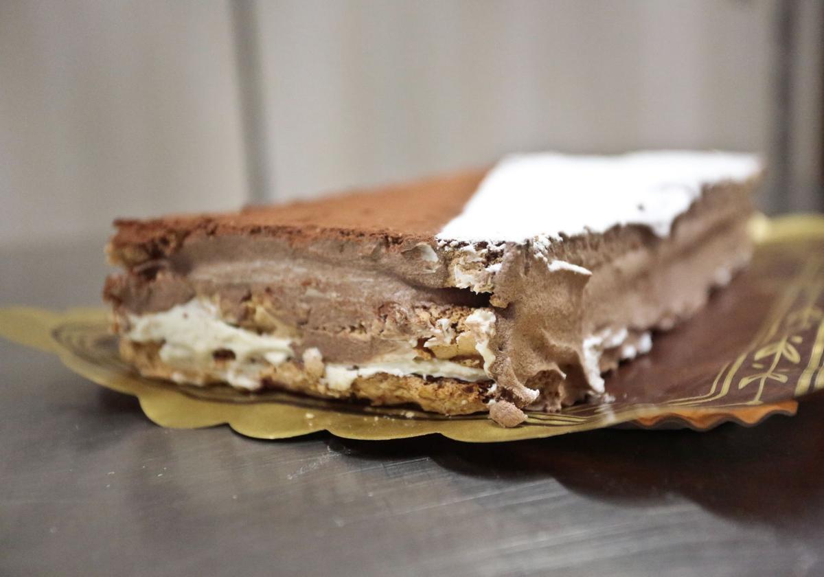 Tarta rusa de trufa y avellana de la confitería La Playa.