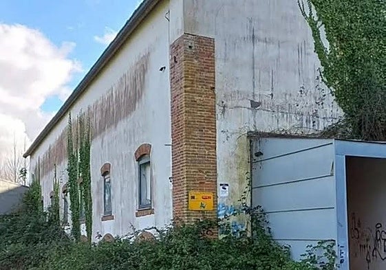 Imagen de la Casa del Salmón, tras La Azucarera.