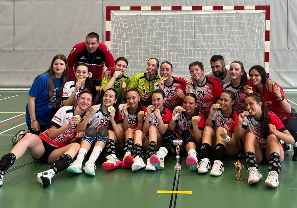 El Balonmano Gijón celebra su temporada: «No habríamos imaginado este año ni en nuestros mejores sueños»