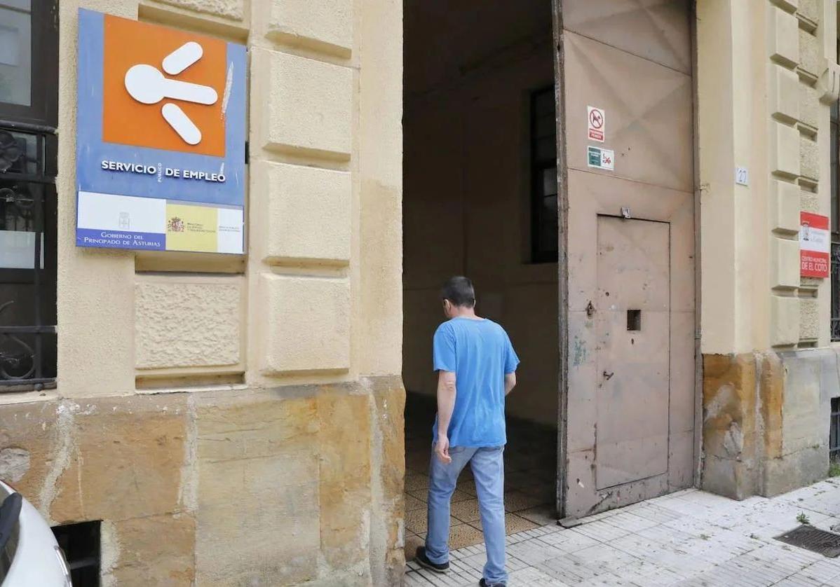 El tirón temporal de la Semana Santa y el puente rebajan el paro en Asturias en 1.645 personas