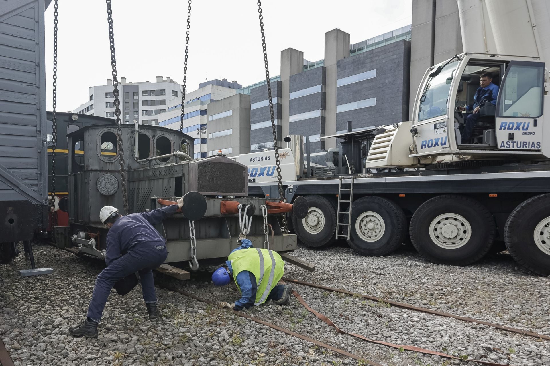 La única locomotora fabricada en Gijón que se conserva ha vuelto a casa