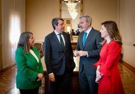 Mar Paños, Antonio Bueno, Jorge Azcón y Natalia Chueca, ayer, en Zaragoza.