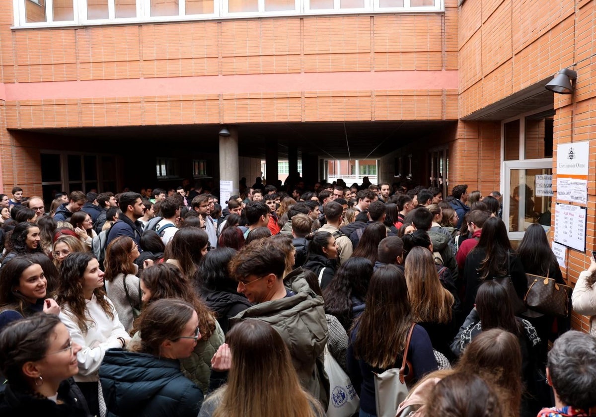 El Servicio de Salud de Asturias pagará un plus a los facultativos que se ocupan de formar a los médicos residentes