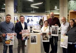 La inauguración de la exposición en la biblioteca Pérez de Ayala.