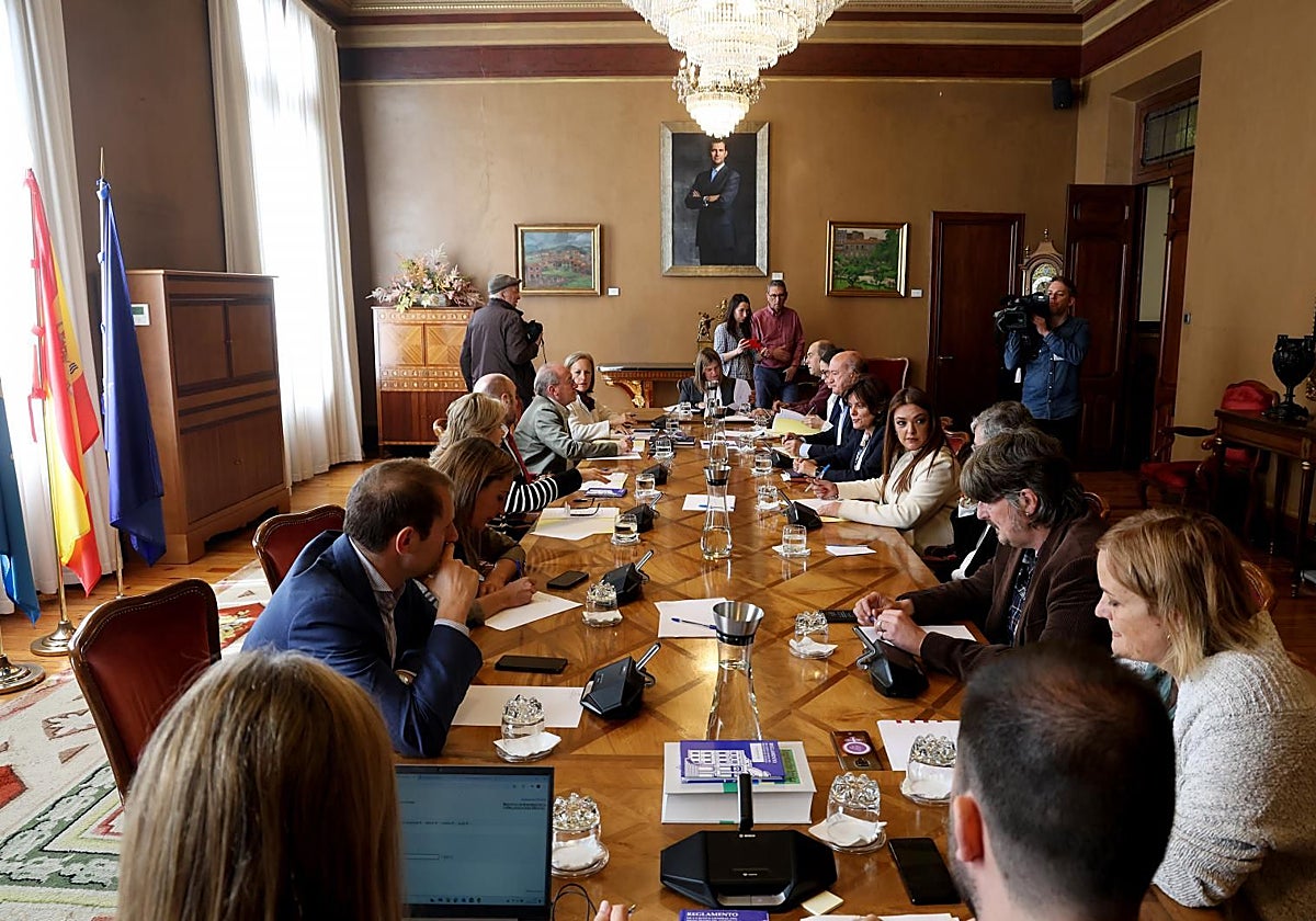 Los diputados, este miércoles, reunidos en la Junta de Portavoces.