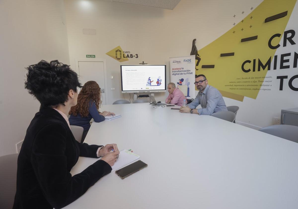 Ayer se celebró un taller en La Curtidora.