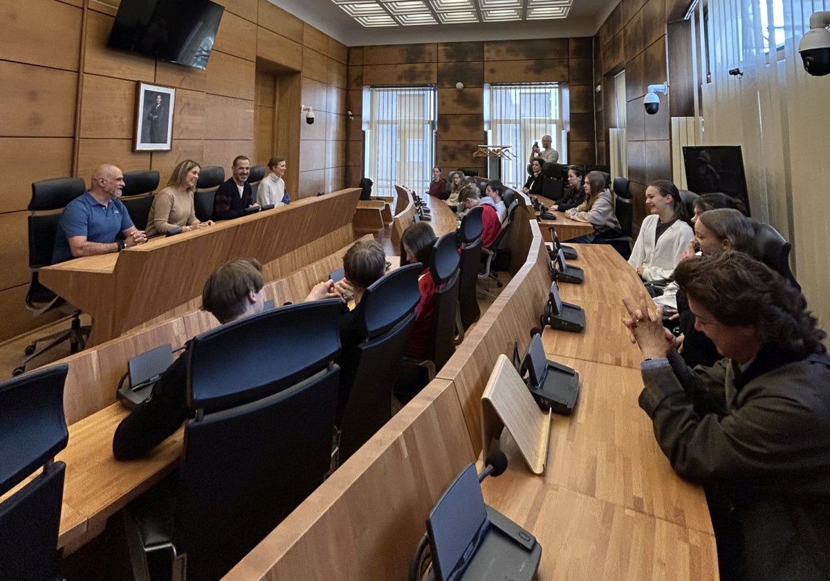 El alcalde de Siero recibe a estudiantes de Alemania