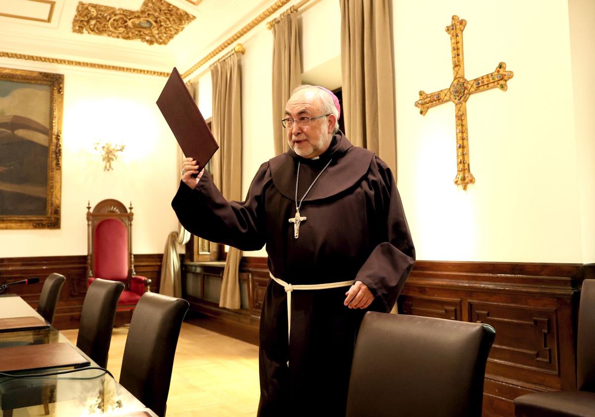 Jesús Sanz Montes: «Acompañamos al nuevo Papa León XIV con afecto filial y con nuestras oraciones»