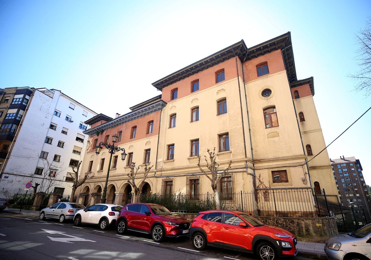 El edificio de La Malatería, en Oviedo.