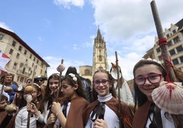 Fotos: Los alumnos del colegio Amor de Dios, de peregrinos del Camino de Santiago