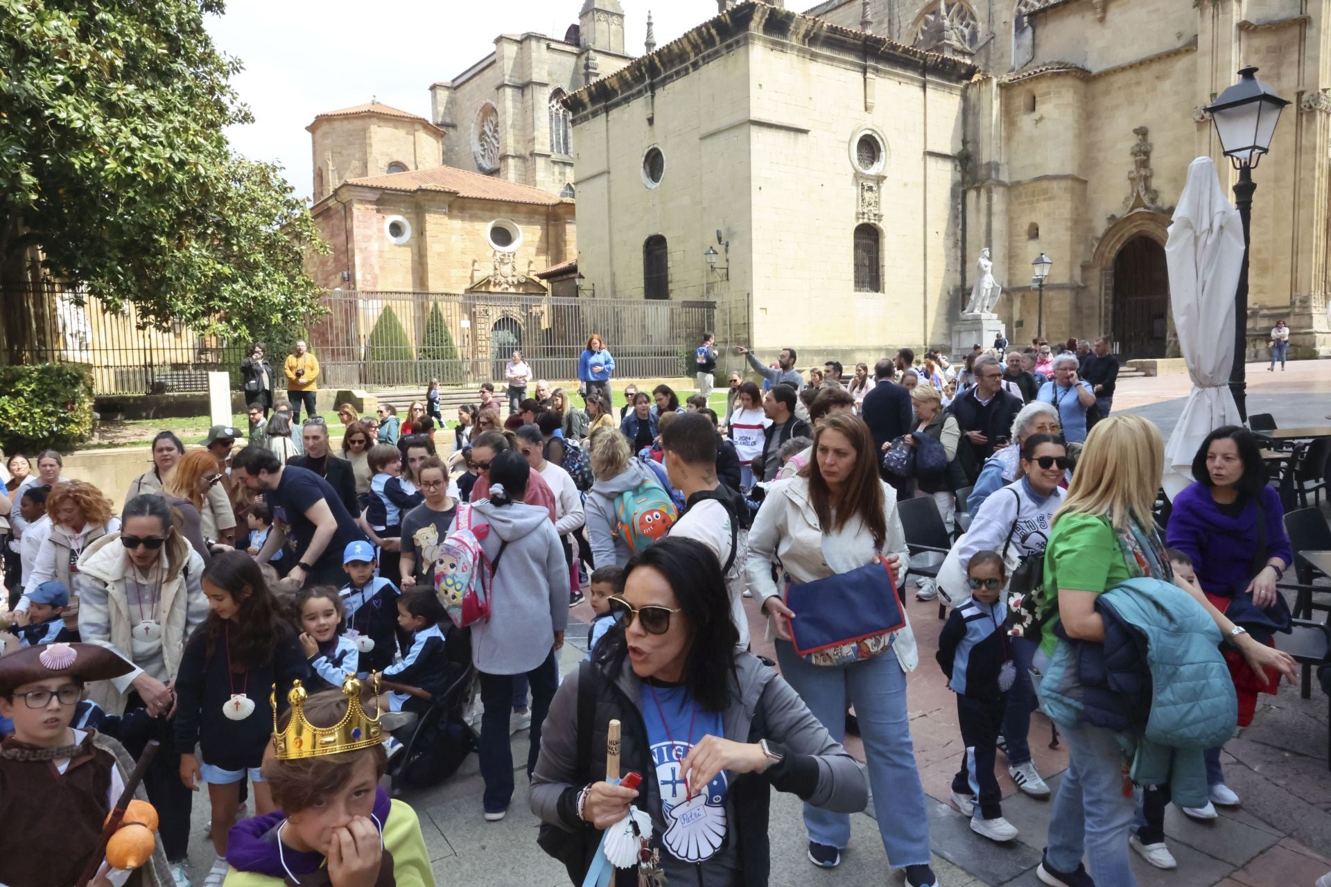 Fotos: Los alumnos del colegio Amor de Dios, de peregrinos del Camino de Santiago