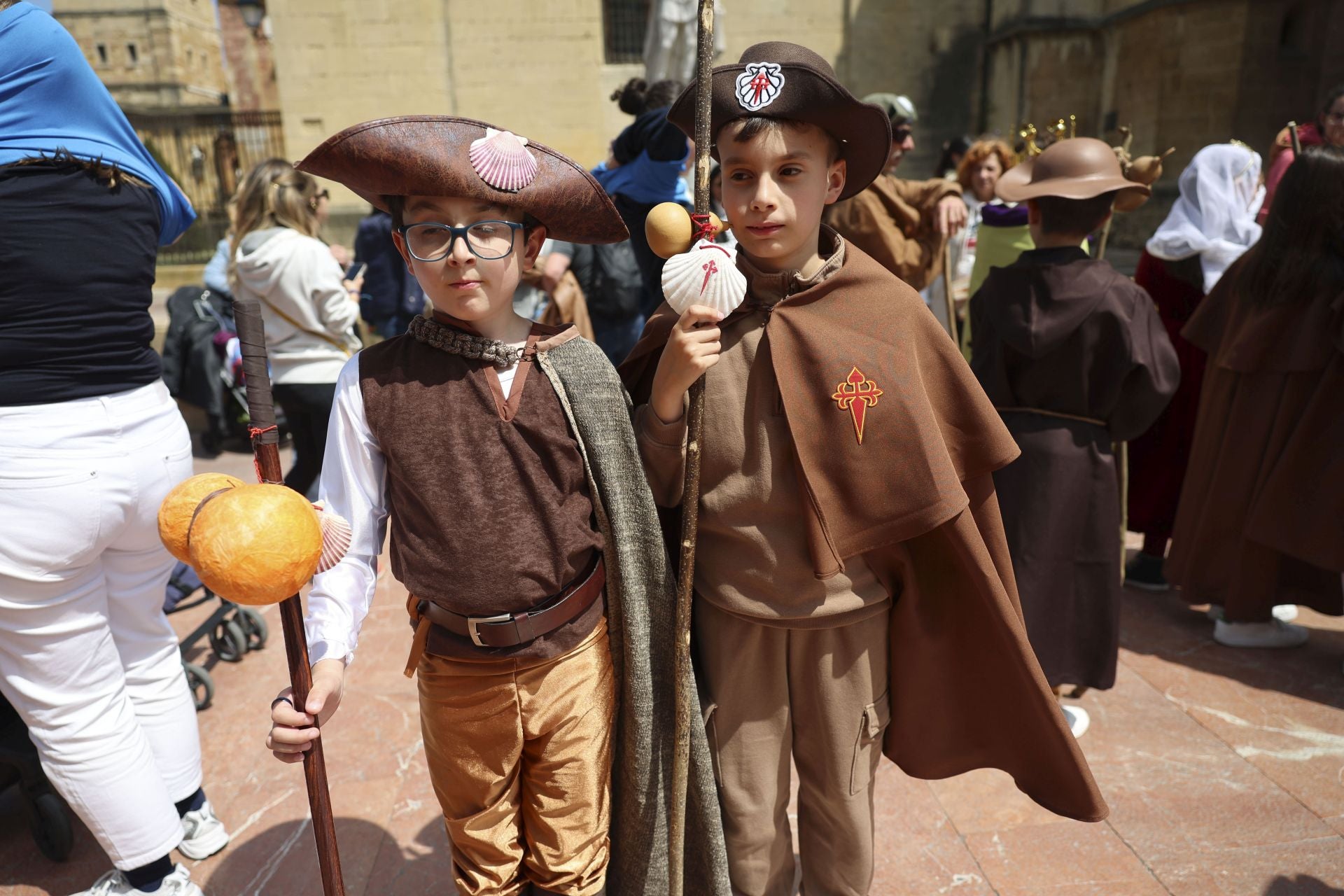 Fotos: Los alumnos del colegio Amor de Dios, de peregrinos del Camino de Santiago