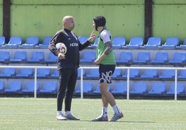 Javi Rozada conversa con Soler el miércoles en La Toba.