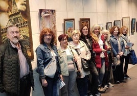 Los artistas de la exposición en el Centro Cultural de El Llano