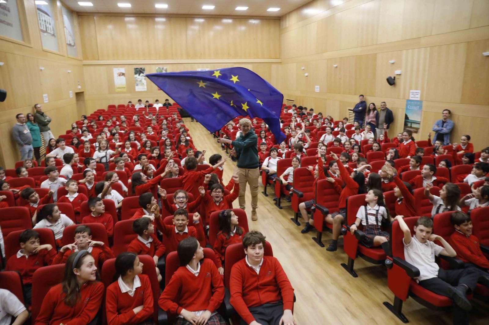 «Debemos inculcar a los jóvenes que su futuro pasa por una Europa fuerte y unida»
