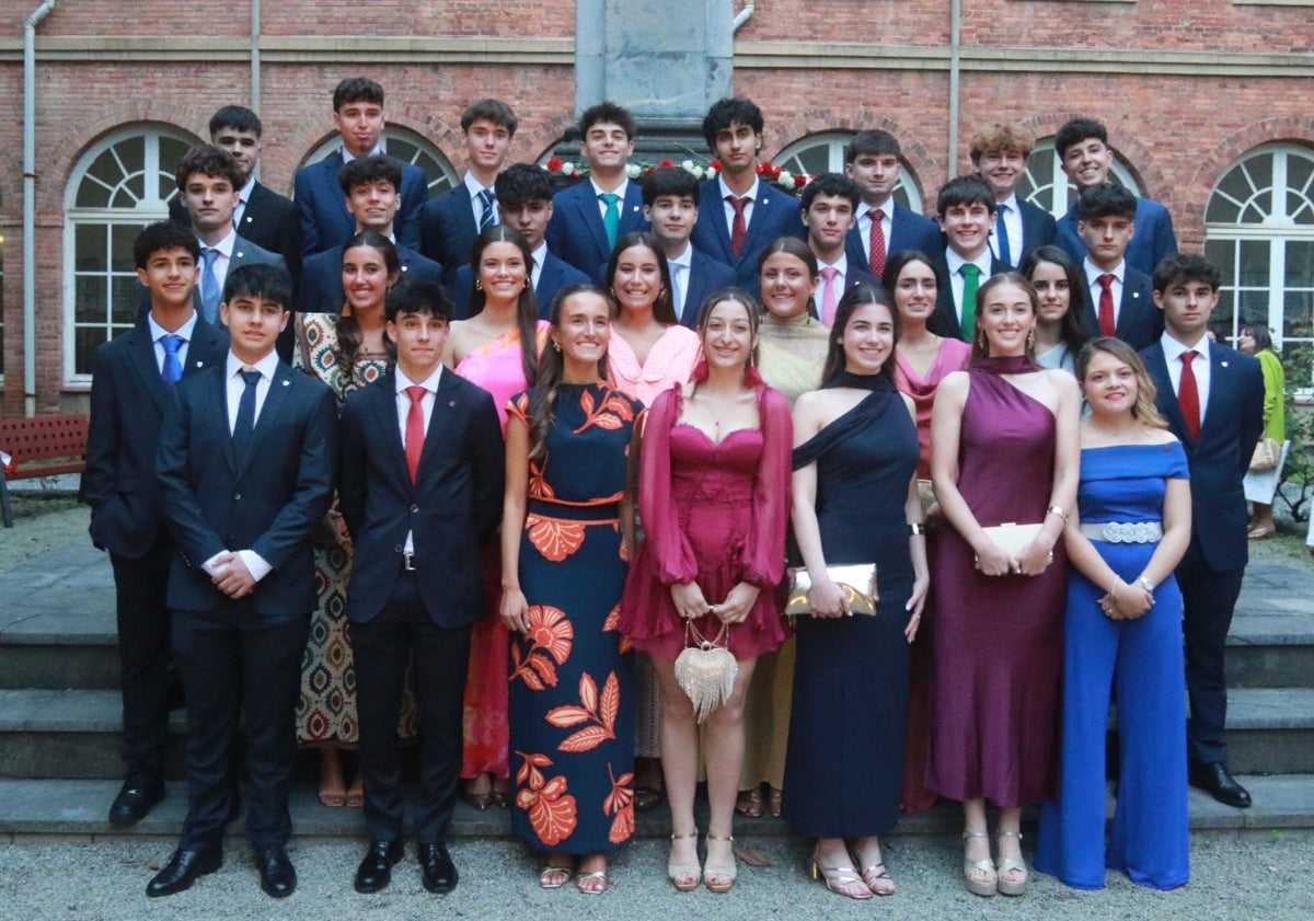 Imagen principal - Colegio de la Inmaculada de Gijón: 92 alumnos graduados