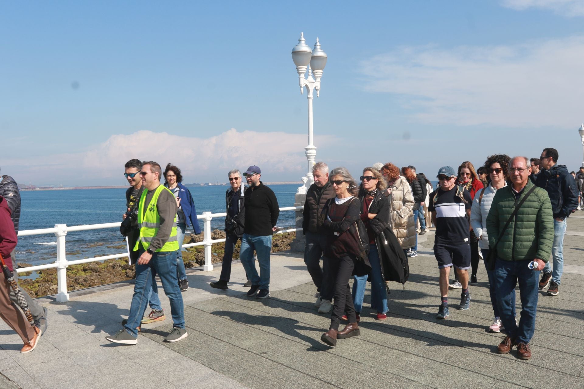 Clase desde la Lloca hasta el Elogio para conocer lo que esconde el suelo de Gijón