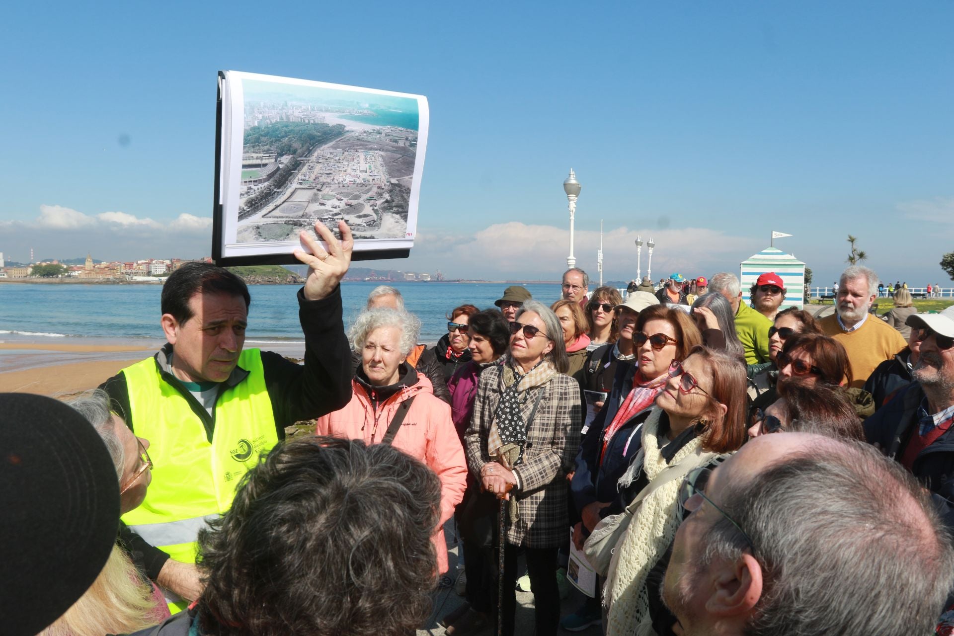 Clase desde la Lloca hasta el Elogio para conocer lo que esconde el suelo de Gijón