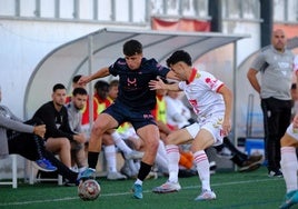 Álvaro Fernández silencia Lebrija y mantiene al Real Avilés en ventaja