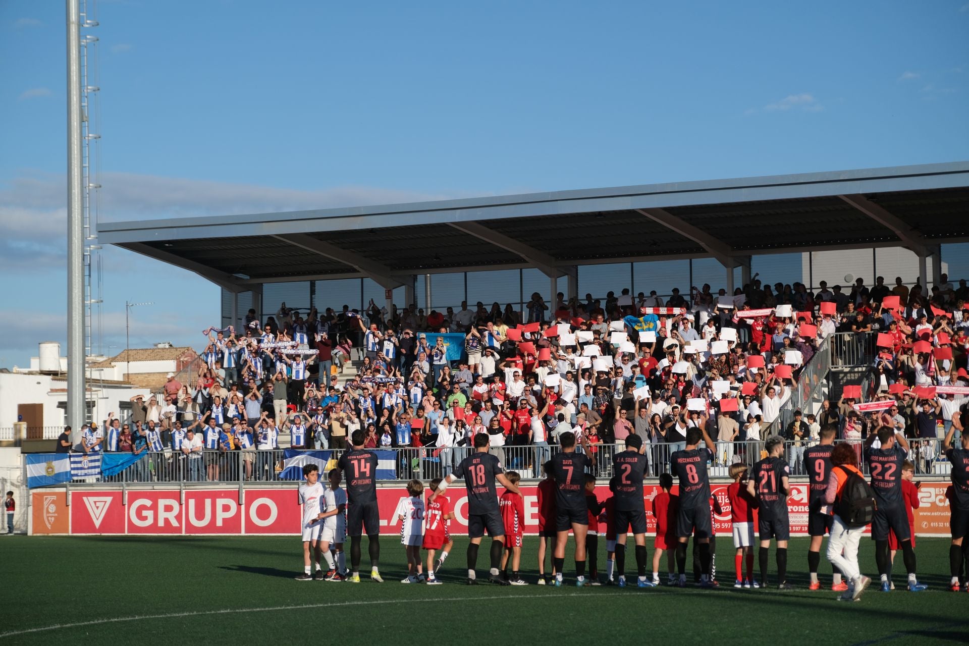 La afición del Real Avilés estuvo en Lebrija