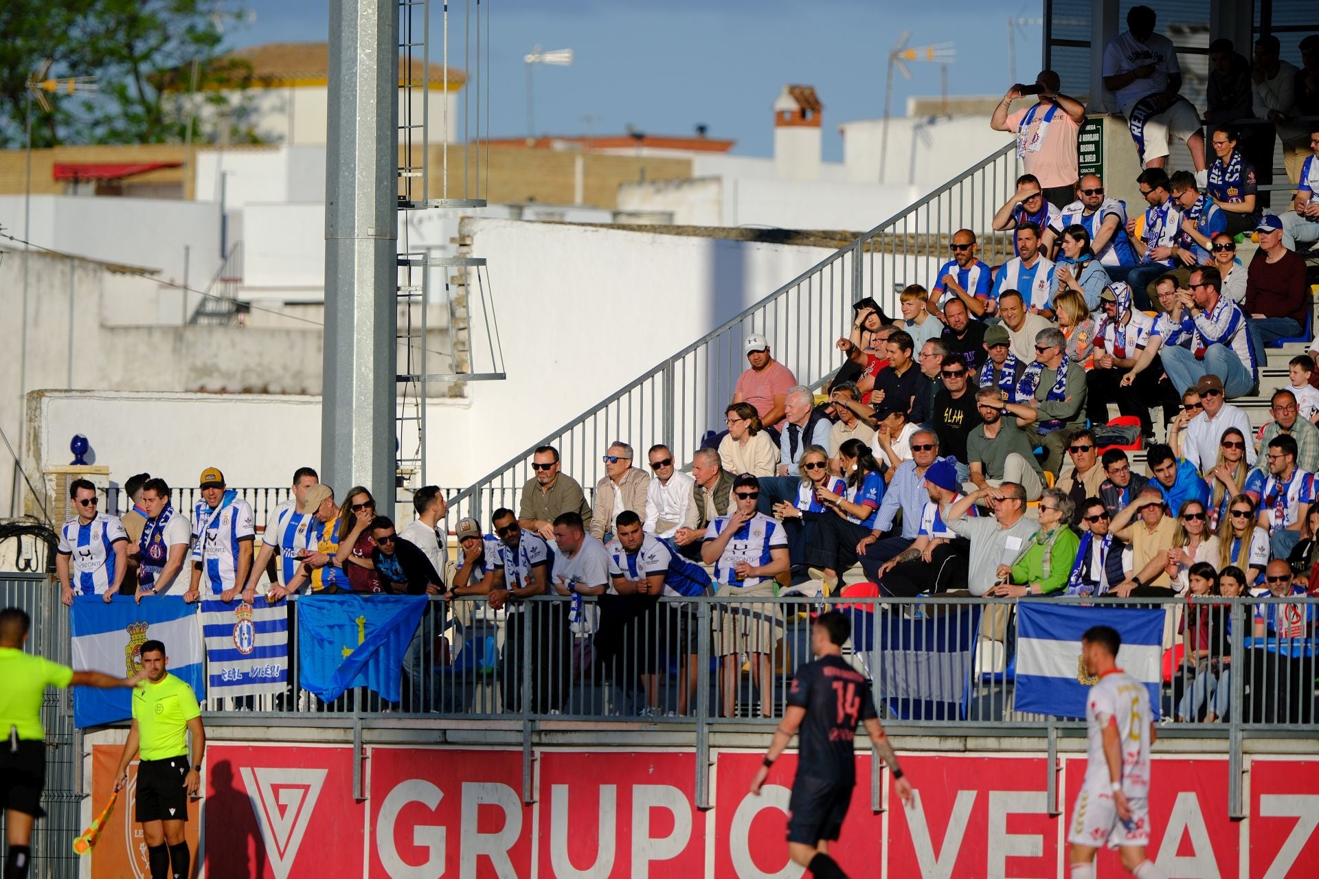 La afición del Real Avilés estuvo en Lebrija