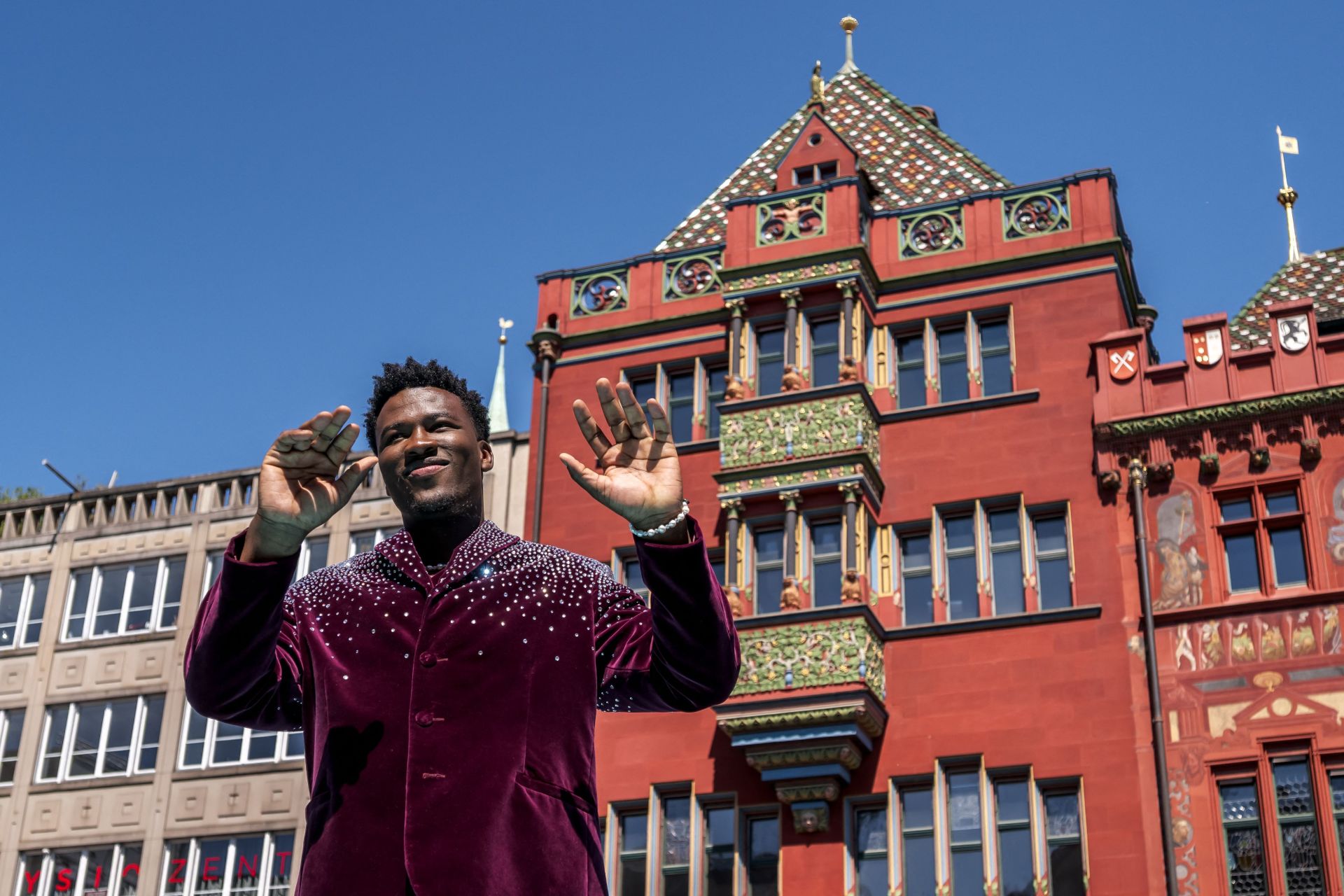 Fotos: Melody y el resto de participantes en Eurovisión 2025, en la alfombra turquesa del festival