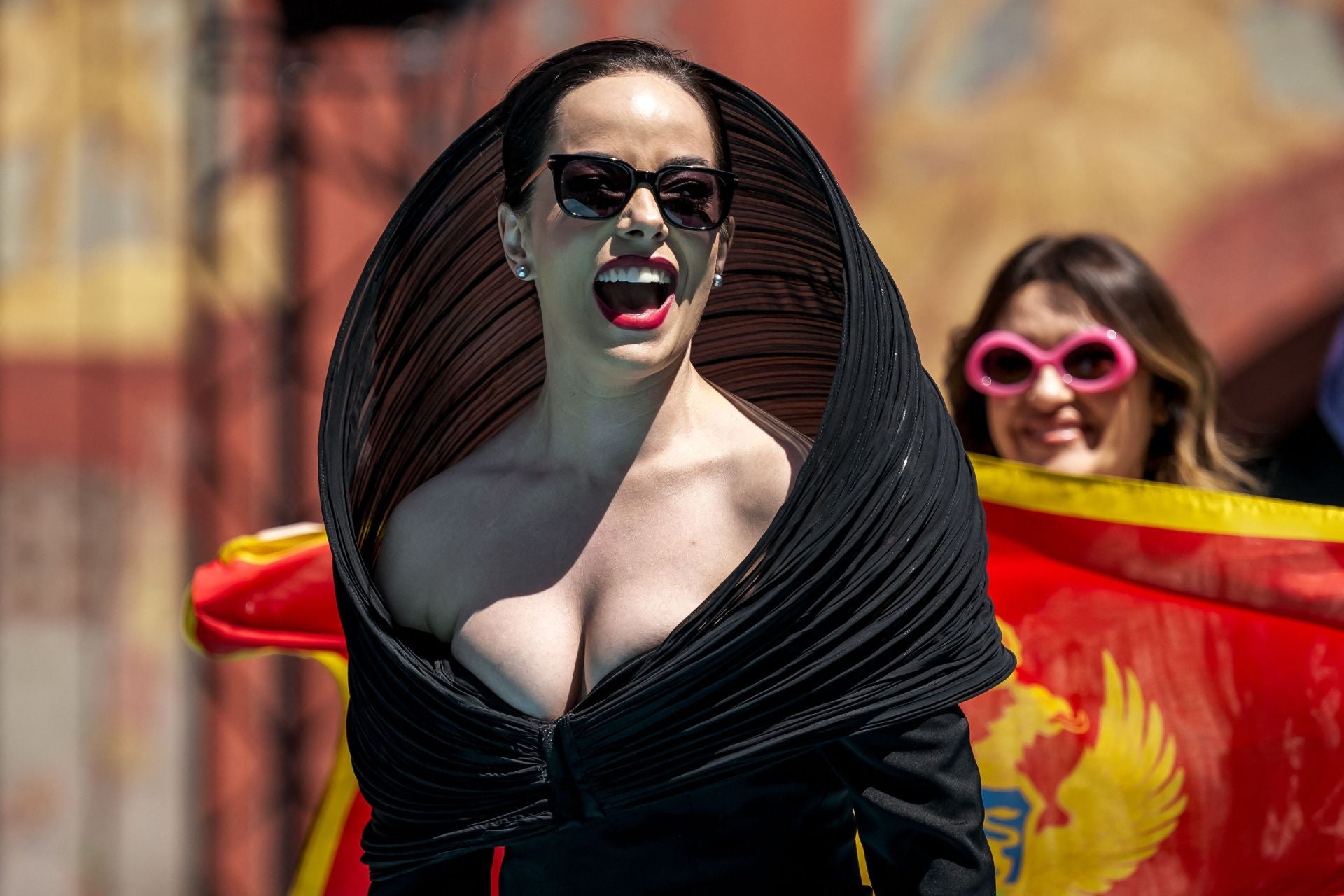 Fotos: Melody y el resto de participantes en Eurovisión 2025, en la alfombra turquesa del festival