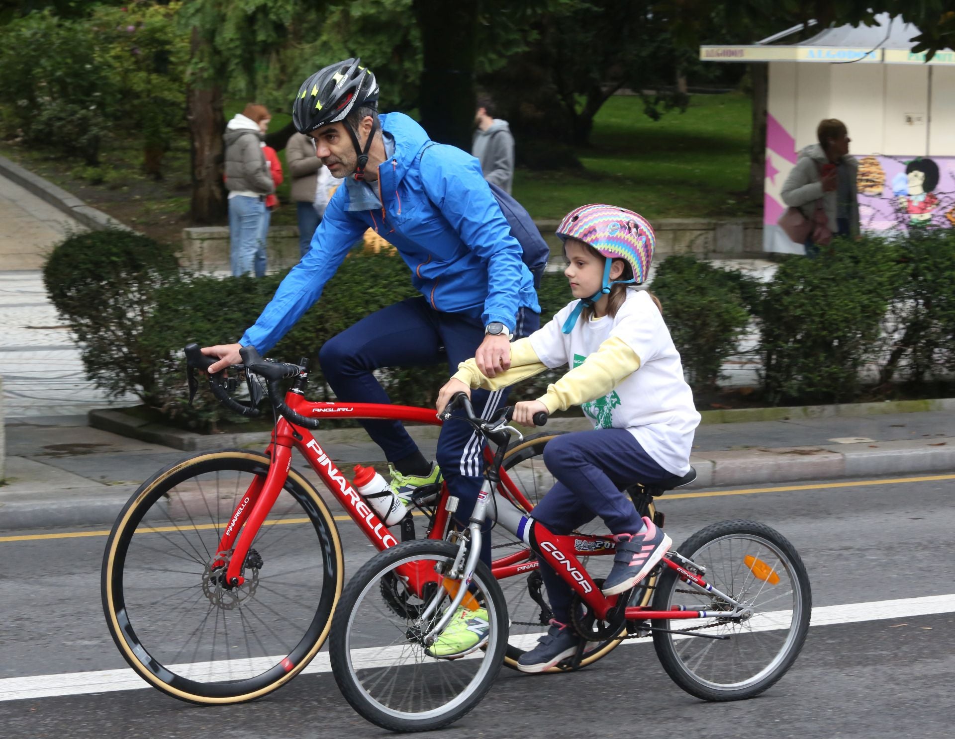Oviedo celebra a pedaladas la Fiesta de la Bicicleta